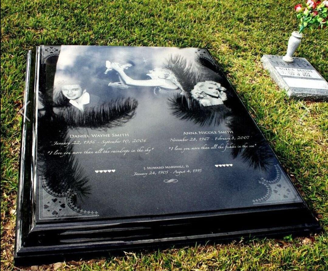 NOLL DEAUTY o ANNA NICOLE SMITH DANIEL WAYNE SMITH November 28, 8, 2007 January 22, 1986 - September 10, 2006 1 love goa, mere than all in the sea love god more than all the raindrops in the shy* ١٠ HOWARD MARSHALL, 11 January 24, 1905-August 4, 1995