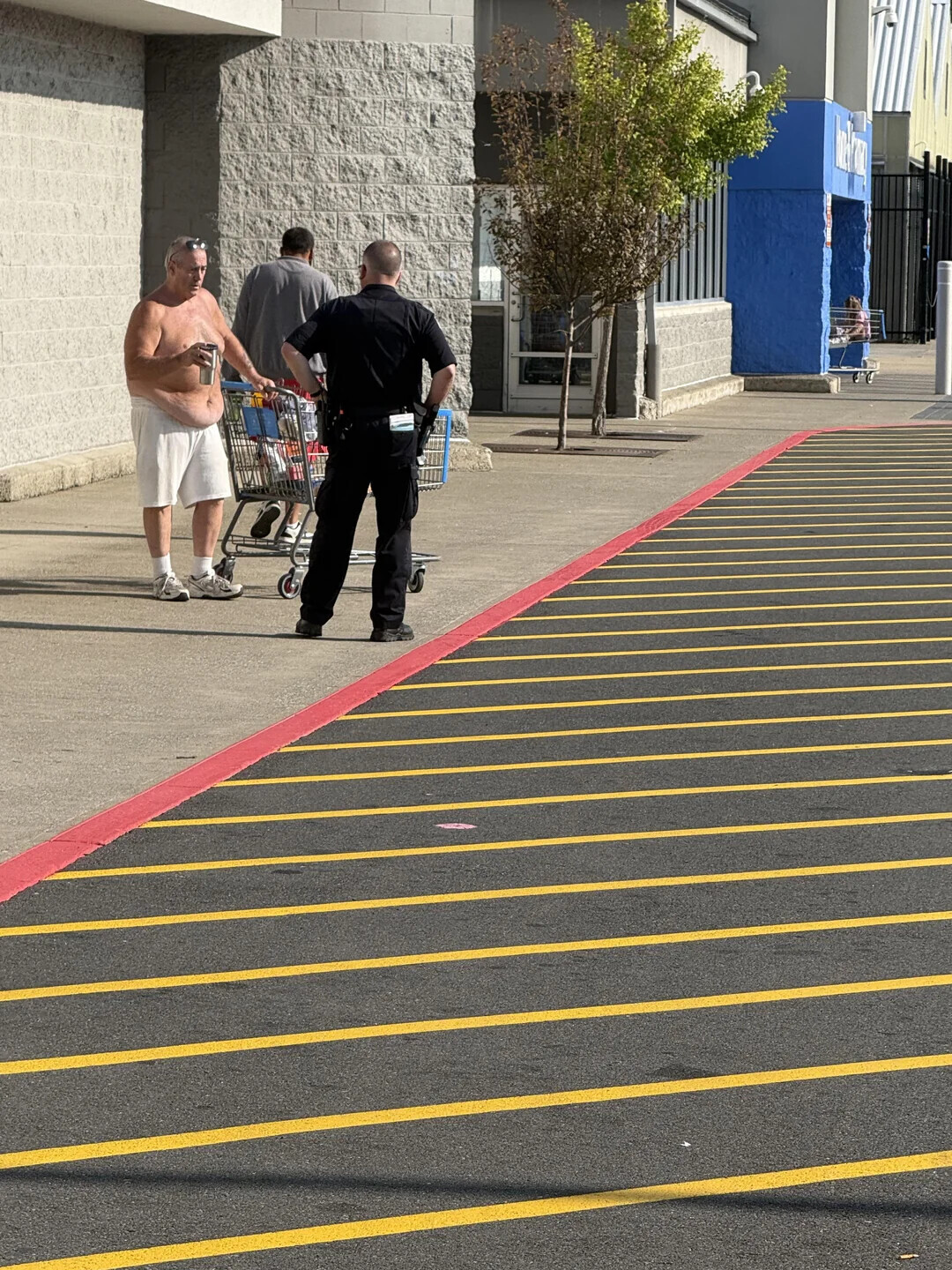 Memorable Images Showing Life’s Strange Public Moments