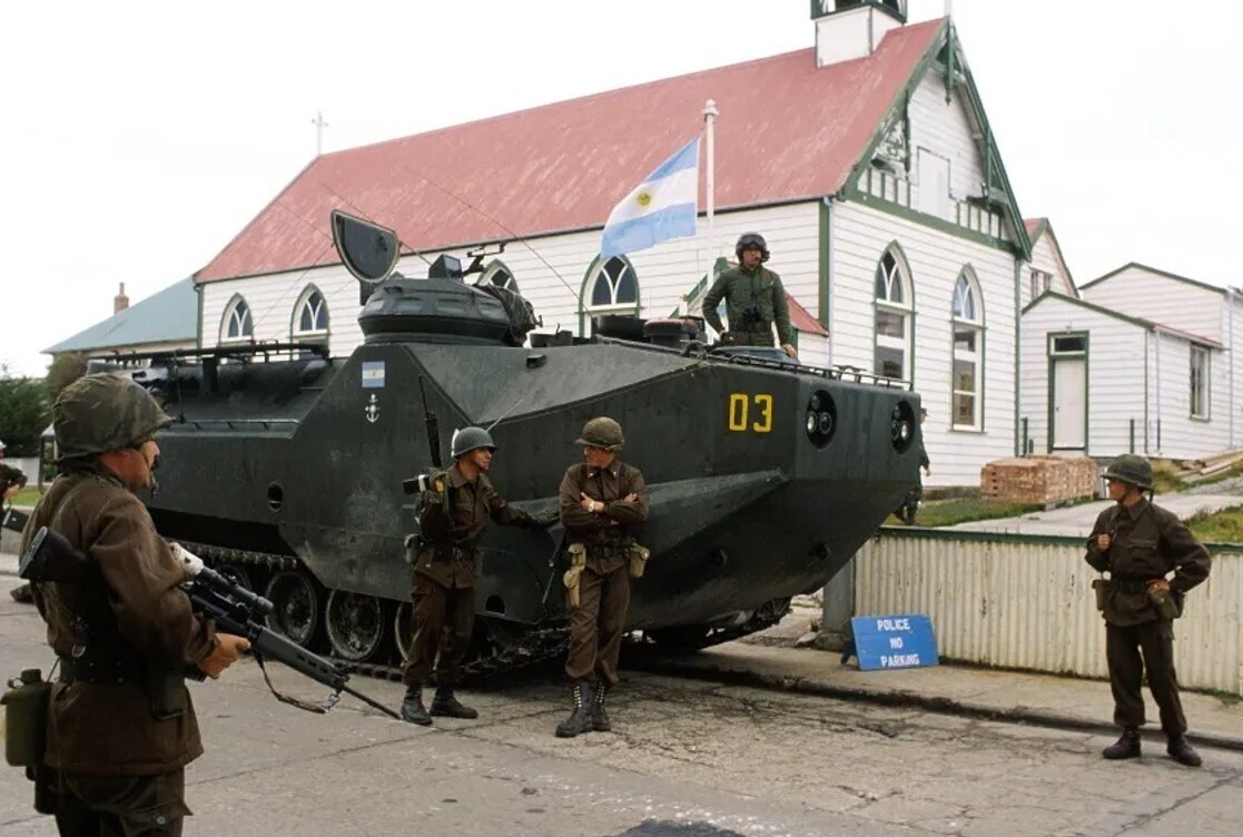 Fascinating Photos Showing the World in 1982