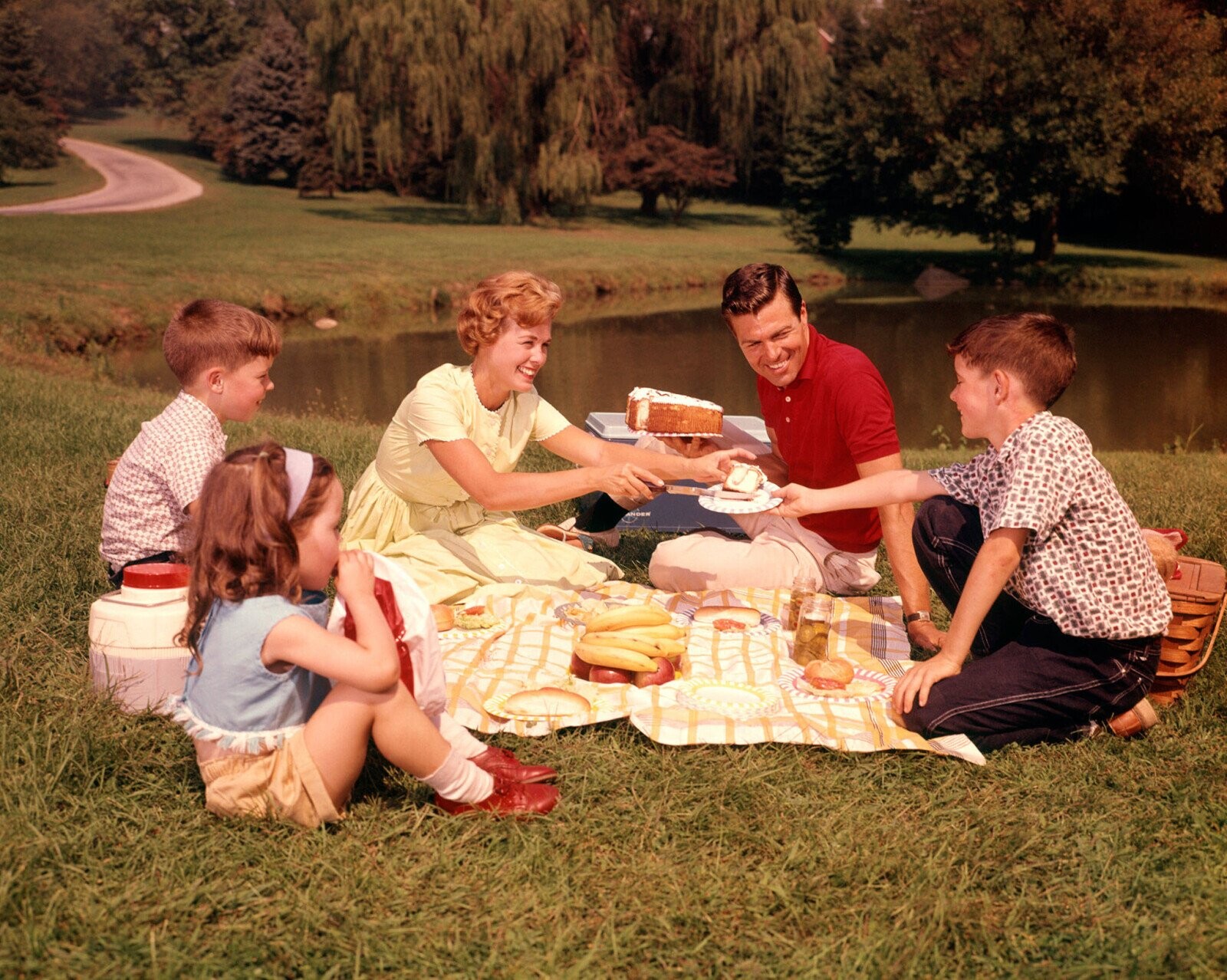 Photos That Deliver the American Dream’s Fake Promise