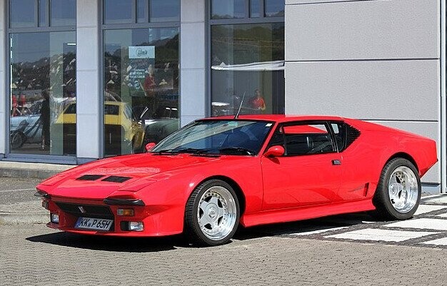 20 Classic Cars That Look Like They Belonged To A Supervillain