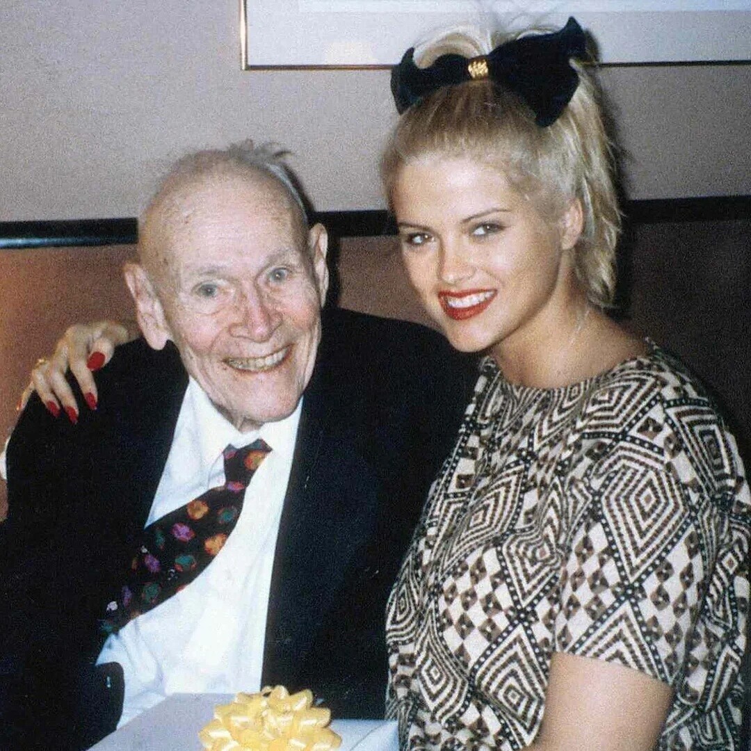 The Unique Life of Anna Nicole Smith in 20 Photos