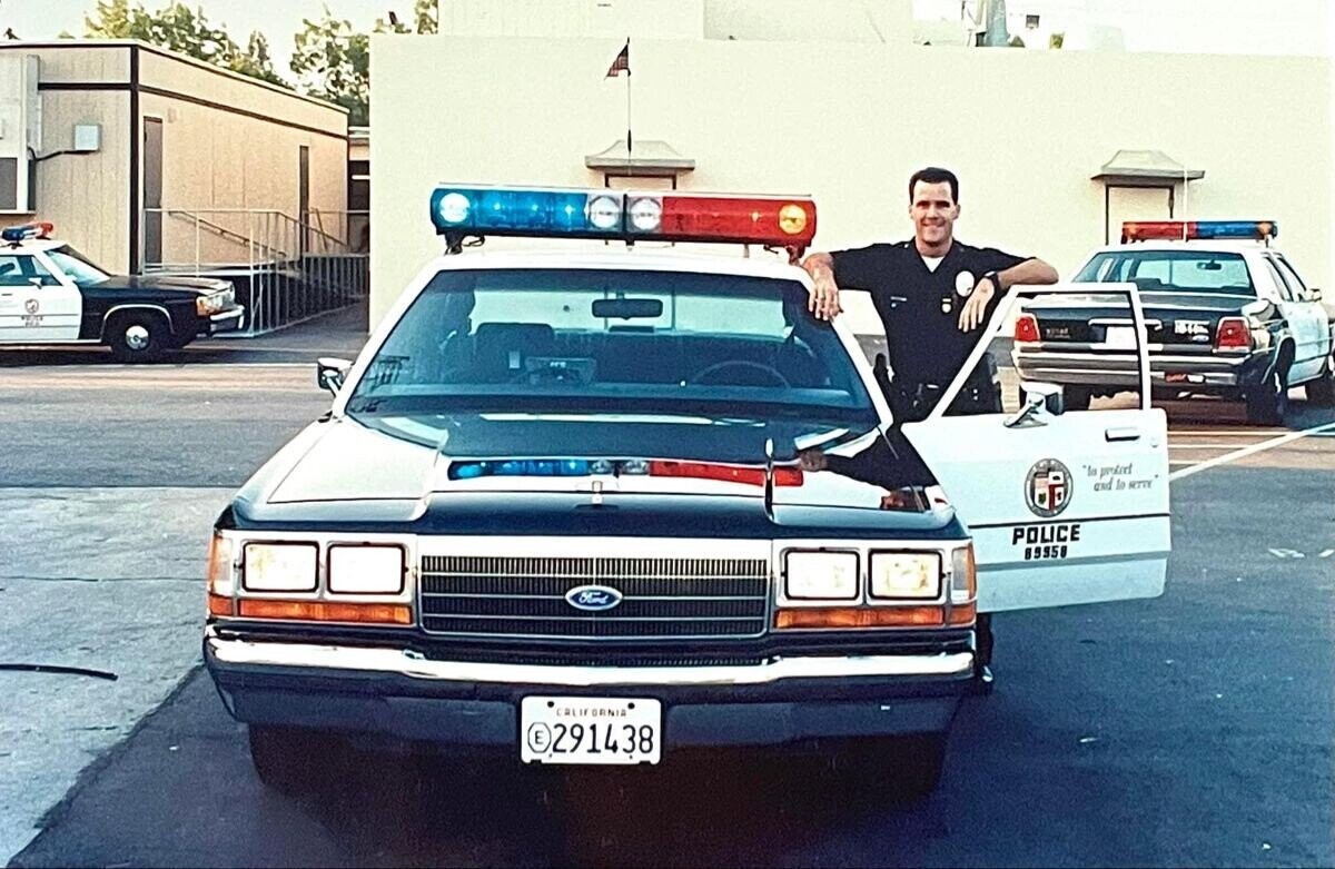 la protect and la RTYY POLICE 89958 Ford CALIFORNIA E 291438