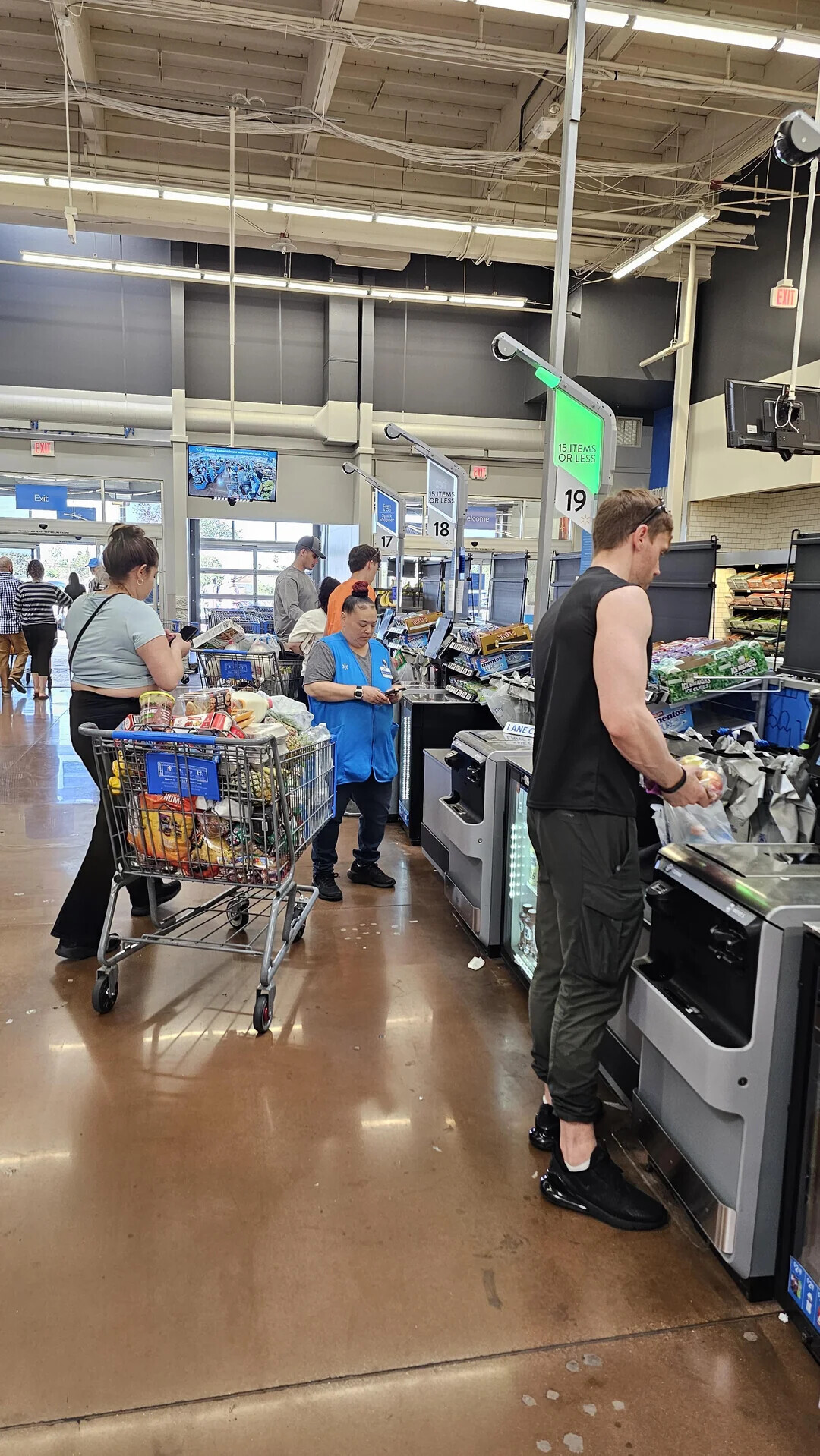 EXIT EXIT 15 ITEMS OR LESS EXIT 15 ITEMS Exit OR LESS T 19 Sports elcome 18 17 THE ntos #1 . F nentos LANE 31