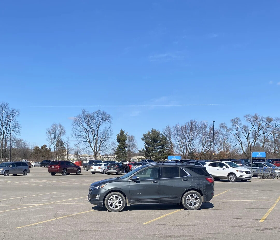 Memorable Images Showing Life’s Strange Public Moments