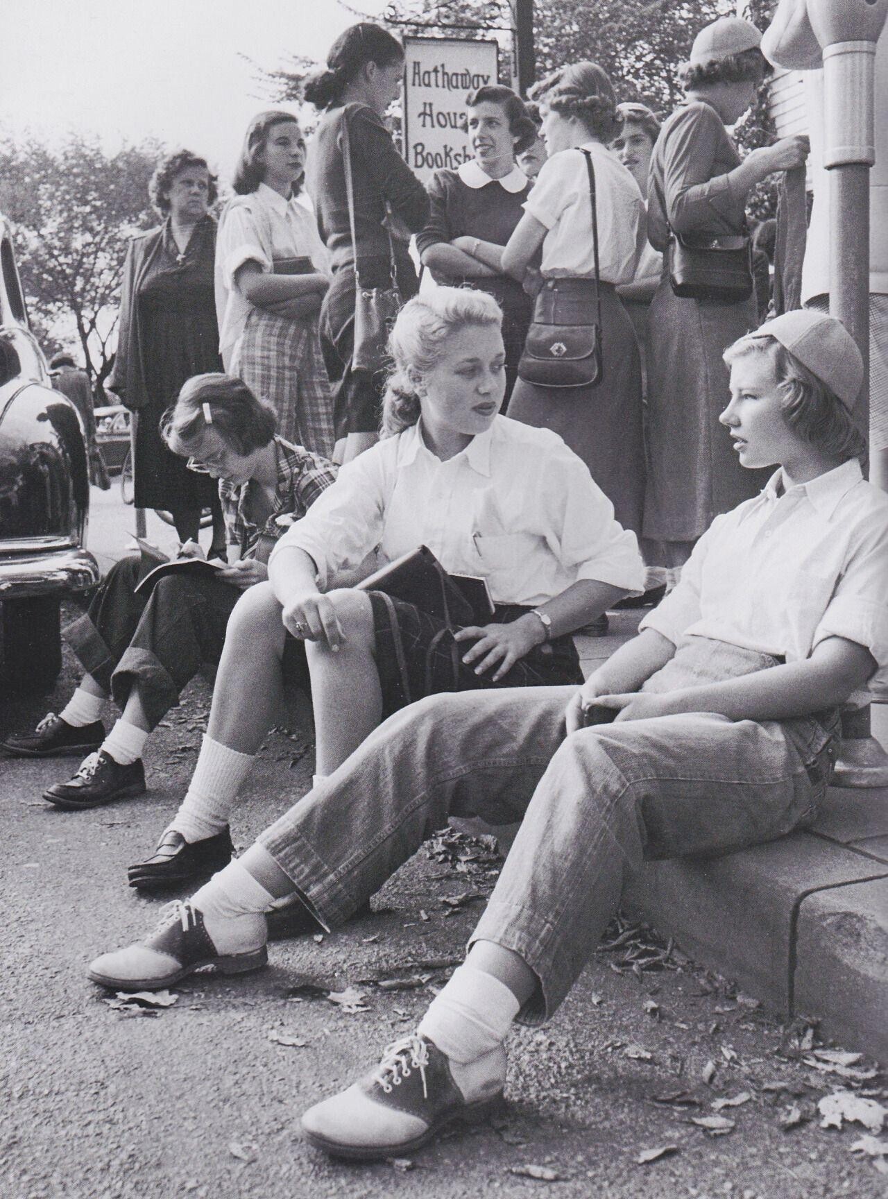 Aathaway Hous Booksh