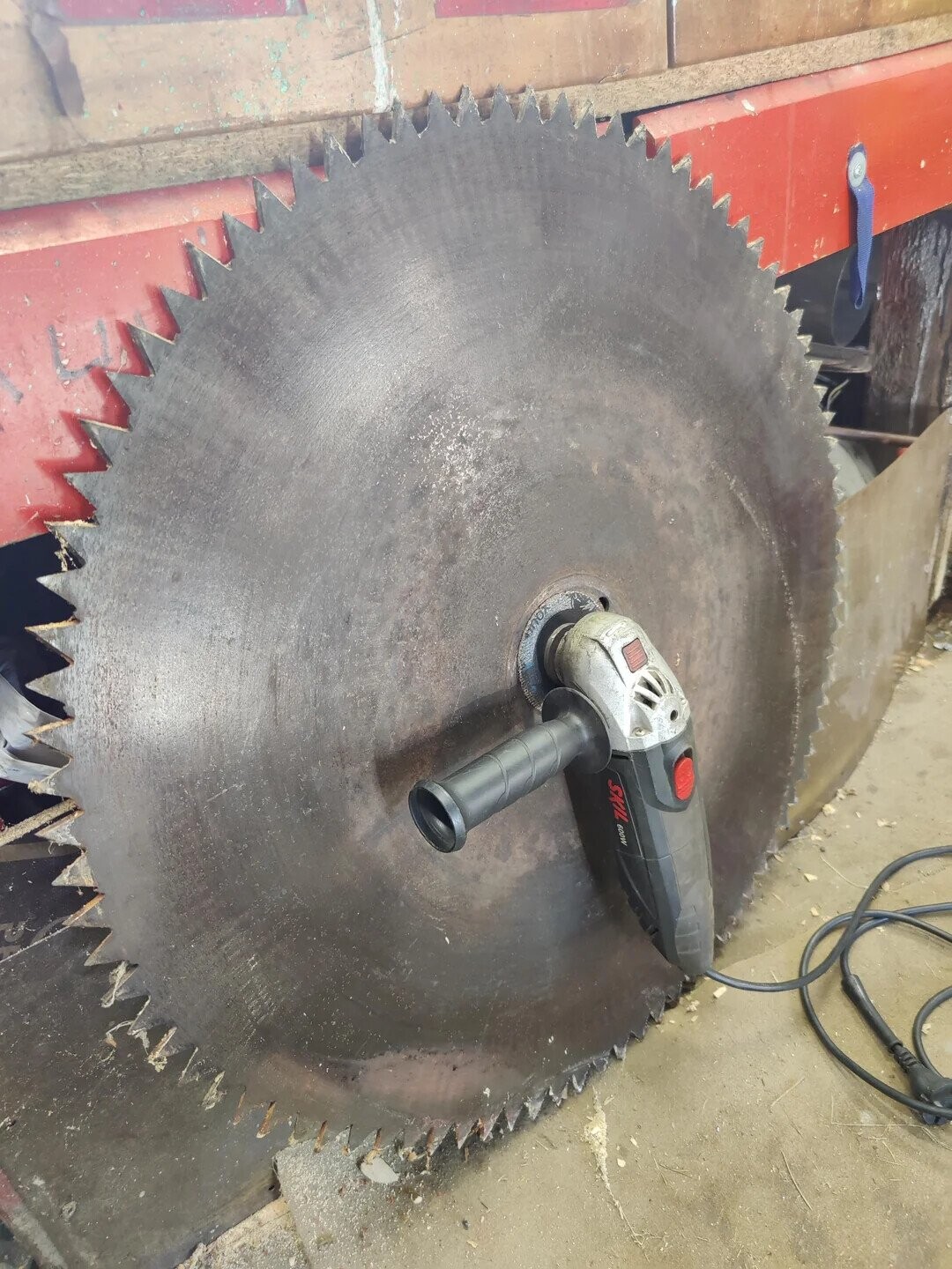 Photos Where Nobody Knows How to Use Power Tools