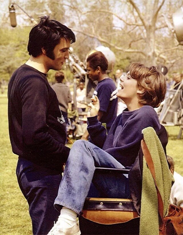 20 Photos of Elvis Not Really Looking like The King