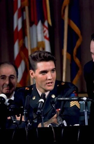 20 Photos of Elvis Not Really Looking like The King