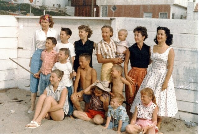 Photos That Deliver the American Dream’s Fake Promise