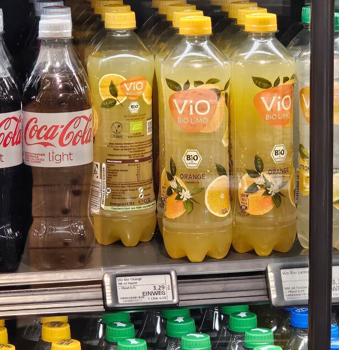 28 OZ LP25ZZ ViO BIO LIMO BiO V ViO ViO Bi Bio Oranges Ummer BiO LiMO Cola Coca-Cola Fruchtgebeth 15 BiO LiMO Coo DI VEGAN 14 teba Istres By Collection Searce Z EXPRISCHENDER light e In BiO I t LEECHMACK BiO DINE EN ma U.S. I ZITRON A University F ORANGE 20 Good 1 ORANGE ORANGE HX صحية une A Coca-Cola USCLAS Compacific Laper Partners M adidas DE THE WERS PS 393kJ 93kcal RECYCLE MICH WIEDER Enwogpfand 0,25 C TAm 1244 e 0,5L 5% Flaschenkorper aus 100% recycaban O 0,5L Vio Bio Lemo Vio sic Orange 3, 500 ml Flasche Pland 0.25 3,29 Bio 500 ml 