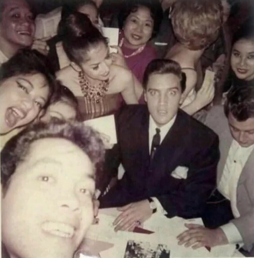 20 Photos of Elvis Not Really Looking like The King