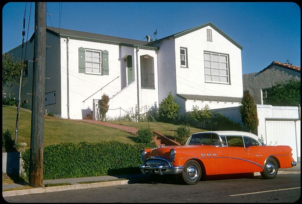 Photos That Deliver the American Dream’s Fake Promise