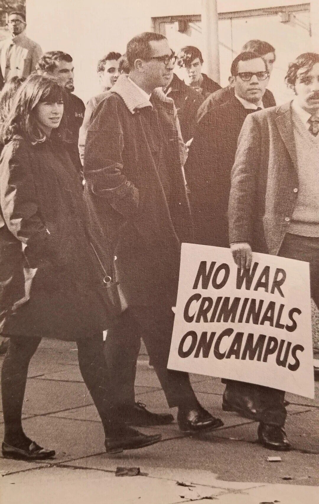 NO WAR CRIMINALS ONCAMPUS