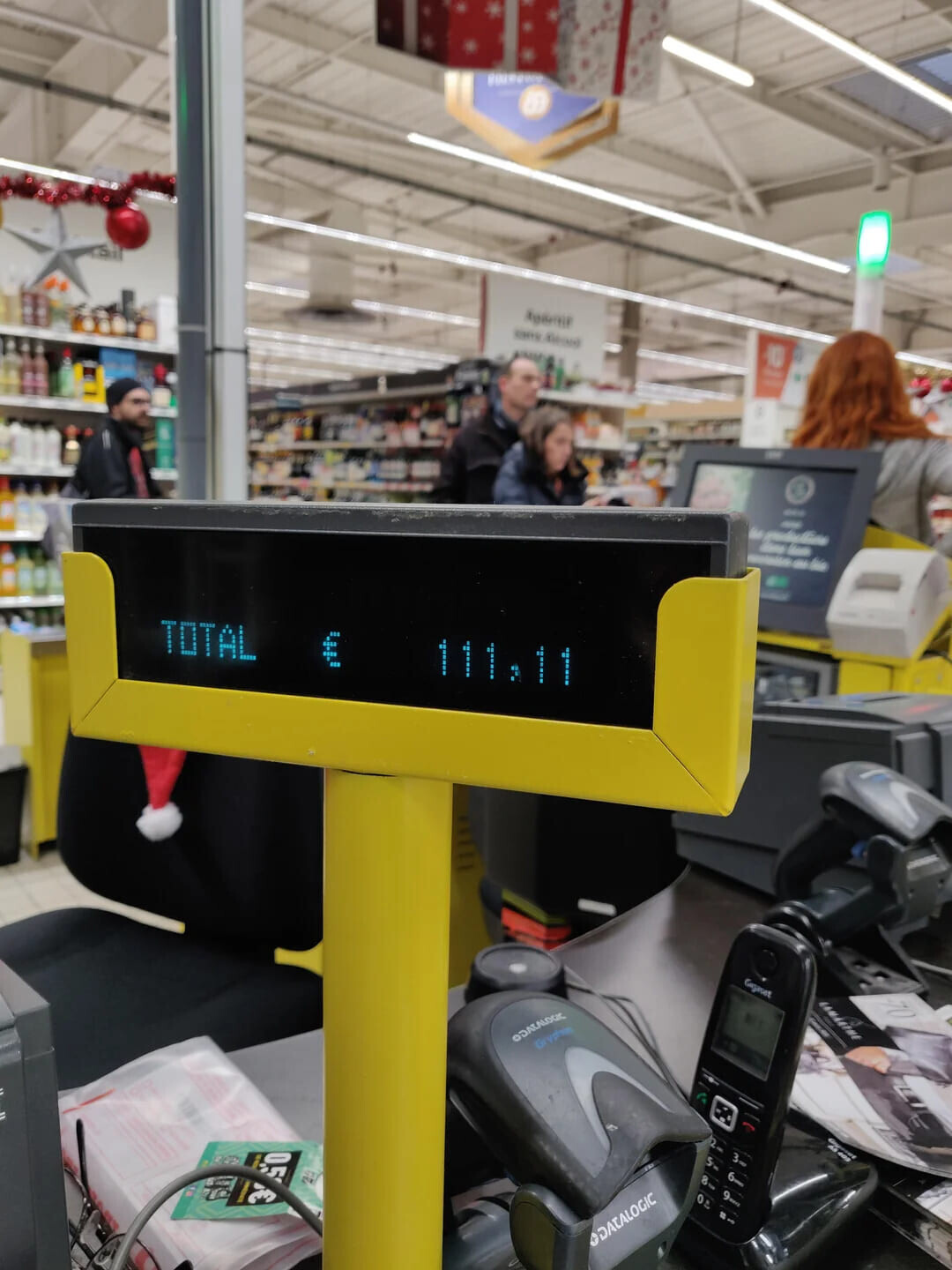 ONIS HASM - LOCA - - de - f - - TOTAL 111 Gegaset comsarme 04 Gryphis N in 6 8- و 02 m 0,5 € DATALOGIC