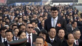 20 Photos Showing Just How Big Yao Ming Is