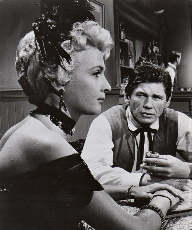 20 Old School Actors Looking Buff and Cool