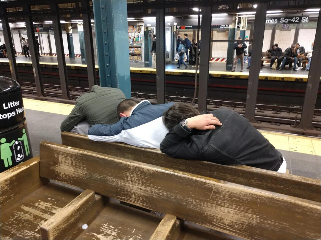 mes Sq-42 St Broadway Apr 42 Litter tops Here