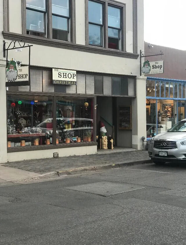 The Shop THE THE di سلال SHOP SHOP CHRISTMAS