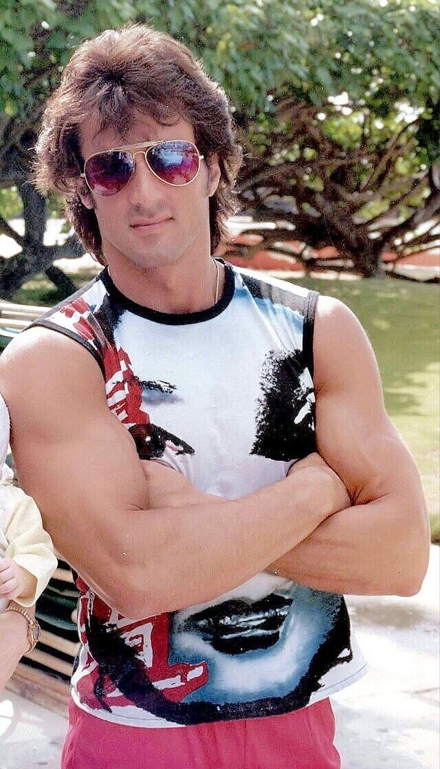 20 Old School Actors Looking Buff and Cool