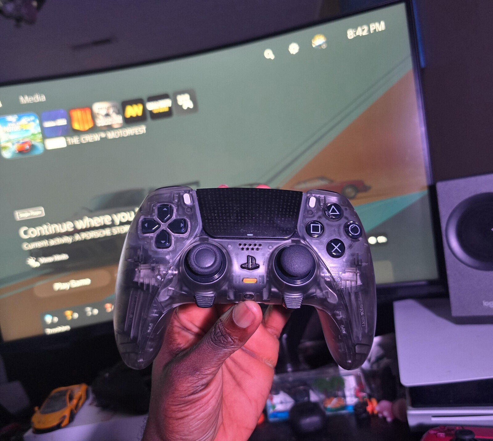 8:42 PM Media MOTOR AN THE CREW® MOTORFEST PIN Continue where you Current activity a PORSOE STOP PlayGame America GXK CNYI log