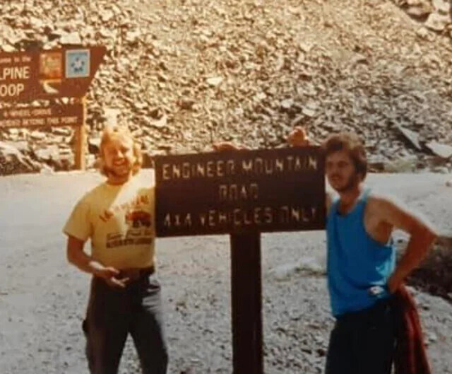 and is the PINE OOP CHi - f WHEEL DRIVE CON THE POINT ENGINEER MOUNTAIN ПЛАП AIA VEHICLES TNLY