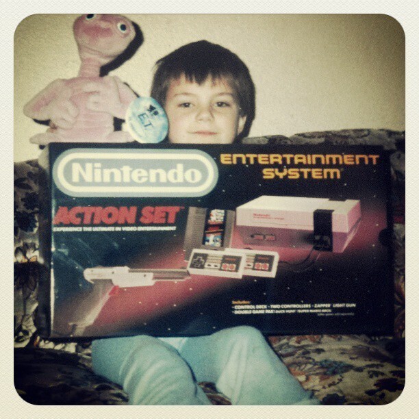 13 ENTERTAINMENT Nintendo SYSTEM ACTION SET - - EXPERIENCE THE UNTILIA IN VIDEO - - | Includes CONTROL BACK -TWO CONTROLLERS - AAPPER LIGHT GUN -DOUBLE GAME - - MARRO BROS - - -