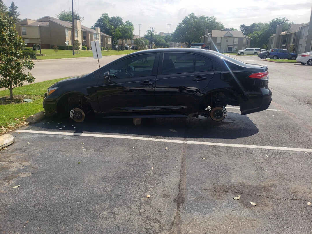 Photos Where Common Sense Took a Leave of Absence