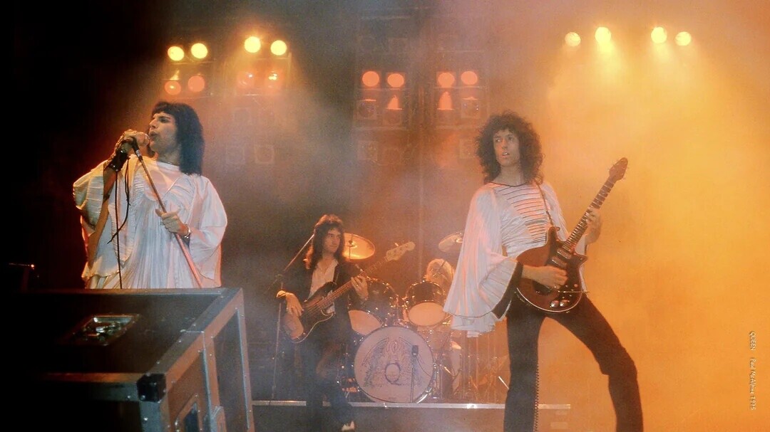 QUEEN Paid McAlpine 1975
