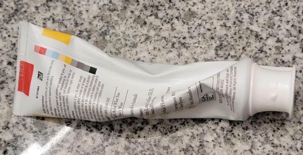 EXPIRES 23. Sodium Active a flooride ingredient 0.243% 91151994 children de 13% cavities w/v fluoride estact exitentally Koep out more Poison helps children of swallowed, than reach protect after 2 of against pasn for brushing right under help is of ion) spender Enctions ino add B use not OF If at thoroughly , S in and pea-sized a day - swallow phildren's established 7 5 dentist or use Control amount as to brushing yrs. directed minimize meals get Center children in & medical children older until or under by swallowing at good a least brush under dentist away. 6 6