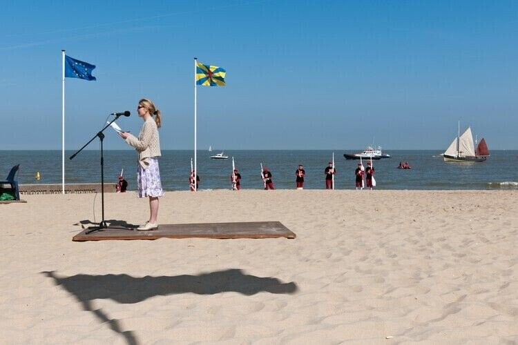 Photos That Look Peaceful Until You Zoom In