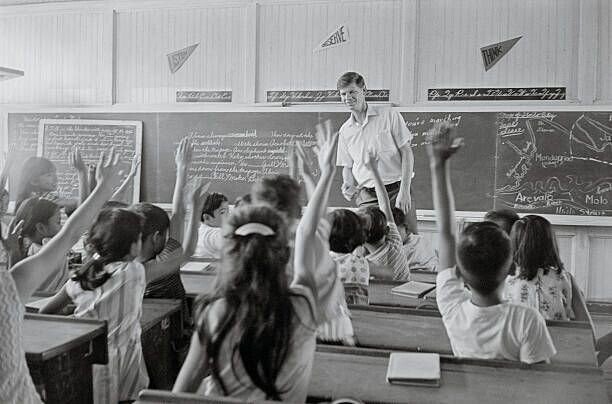 THINK card mostling محمد P سول Une N dure - BY - على -Lock doe - - an handle العربية une Molo Arcyalo Hall STATE