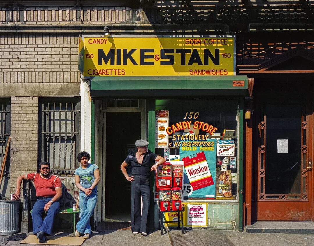 CANDY SODA-COFFEE MIKE & STAN 150 150 CIGARETTES SANDWISHES RONMAR 325-345 150 CANDY STORE STATIONERY Prom - NEWSPAPERS COLITA SOLD HERE ATRO 15 P.D. - PULI عد Not yoolano ASMA H SIZE PULL KING H Winston FILTER CIGARETTES FULL RICH FLAVOR One of 75 TOBACCO kind O FA 22366 Ten packs of Carl arlton Cartion islowed