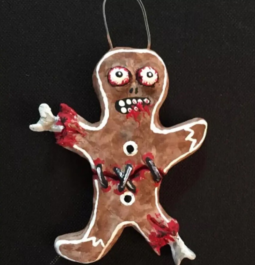 20 Photos Showing Christmas if the Grinch Ran It