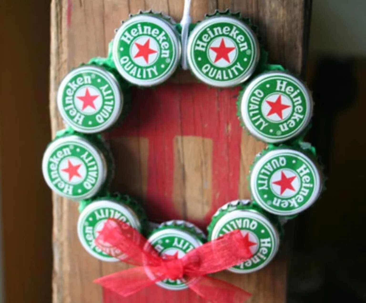 20 Photos Showing Christmas if the Grinch Ran It