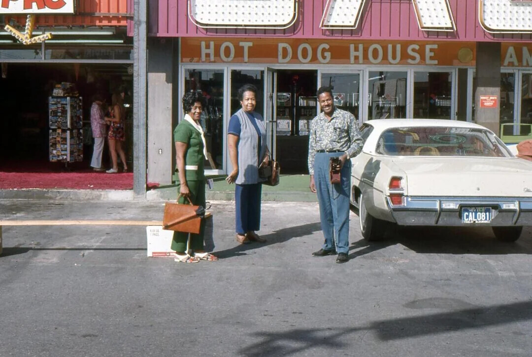 E HOT DOG HOUSE A - - 4 to NEW CAL081 KIELE NO