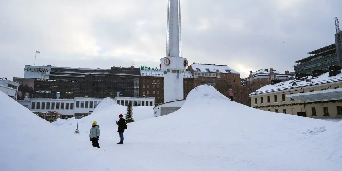 Photos of the Concrete Jungle as a Winter Wonderland