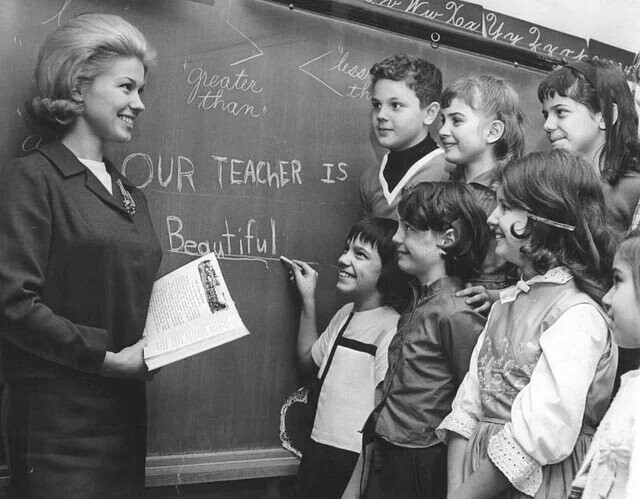 Nw Xex Yy less th spenter OUR TEACHER IS Beautiful