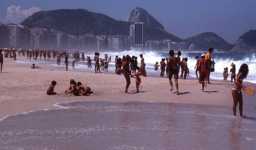 20 Photos Remembering Brazil's Beaches in the 1970s