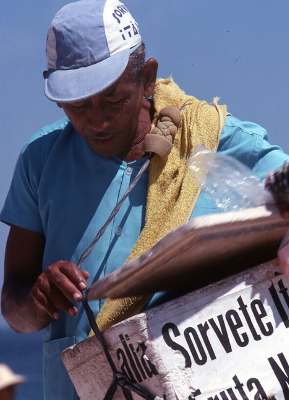 20 Photos Remembering Brazil's Beaches in the 1970s