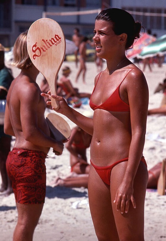 20 Photos Remembering Brazil's Beaches in the 1970s