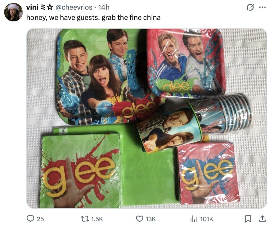 vini @cheevrios 14h G ... honey, we have guests. grab the fine china alee glee Tab glee g ee 25 1.5K 13K del 101K 