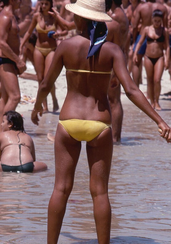 20 Photos Remembering Brazil's Beaches in the 1970s