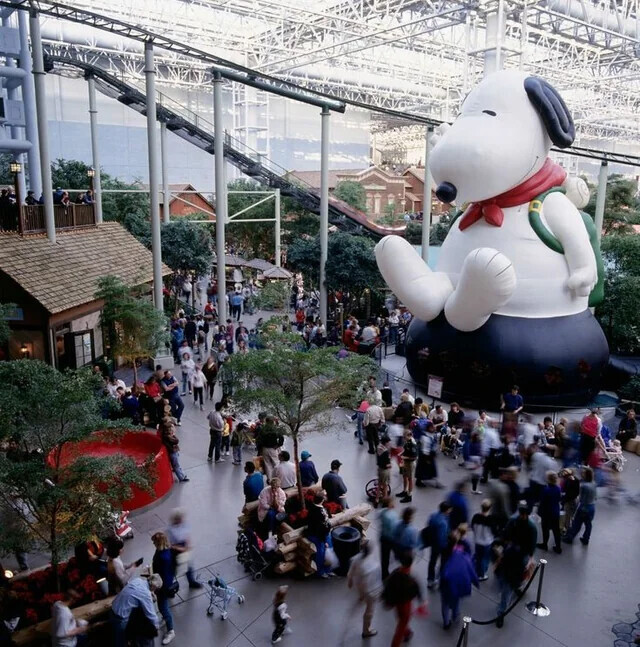Mall Photos That Could Only Be from the 1990s