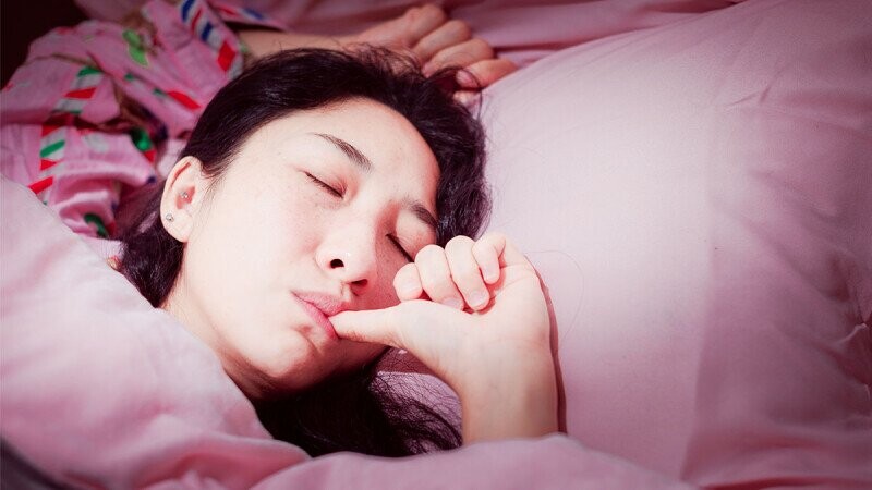 40 Funny Childhood Habits That Full-Grown Adults Refuse to Give Up