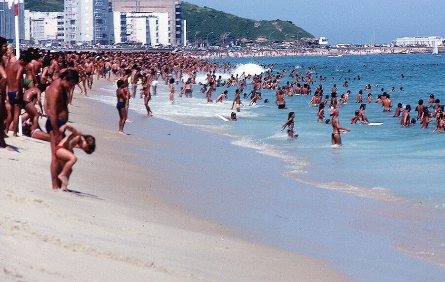 20 Photos Remembering Brazil's Beaches in the 1970s