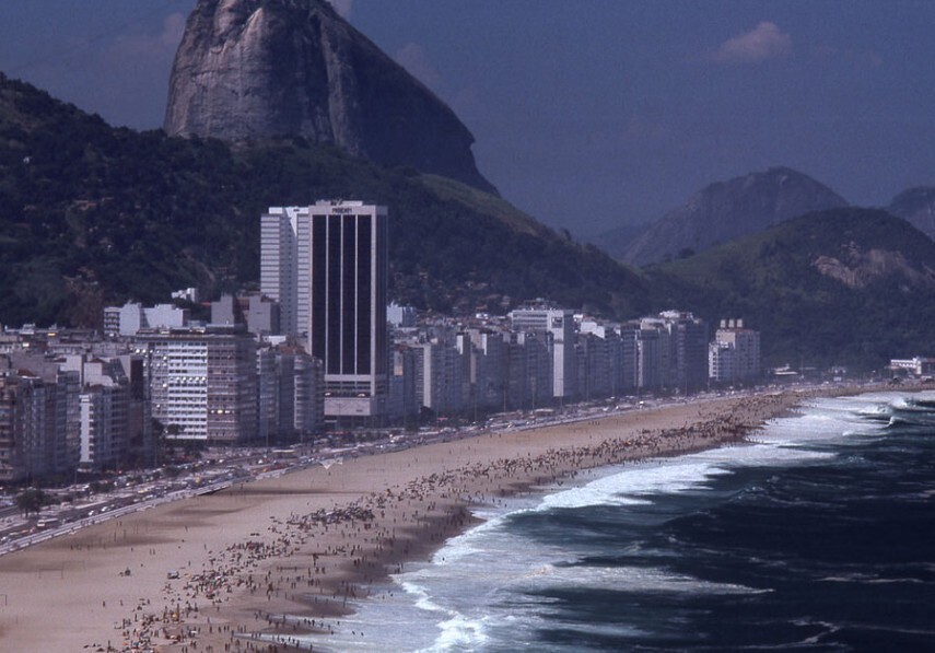 20 Photos Remembering Brazil's Beaches in the 1970s