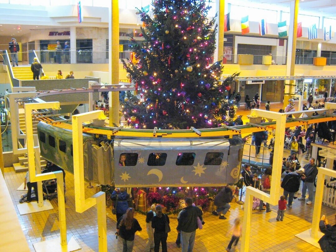 Mall Photos That Could Only Be from the 1990s