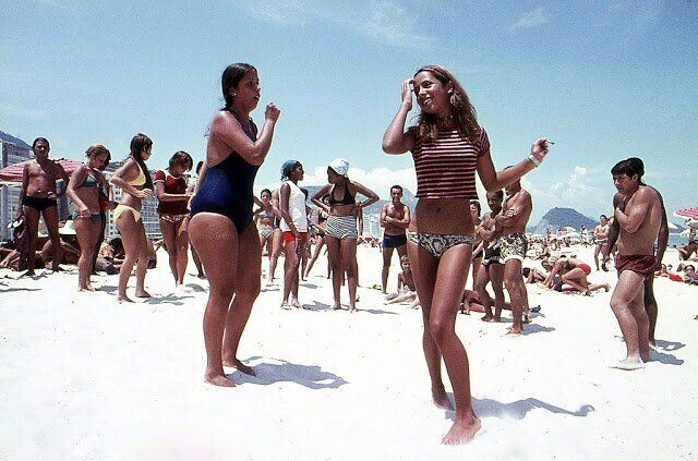 20 Photos Remembering Brazil's Beaches in the 1970s