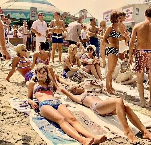 20 Photos Remembering Brazil's Beaches in the 1970s